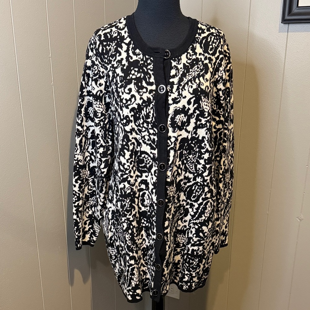 B10 Isaac Mizrahi LIVE! Women’s Large Black and White Button Down Cardigan